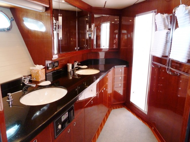 BEYOND CAPRICORN Bathroom